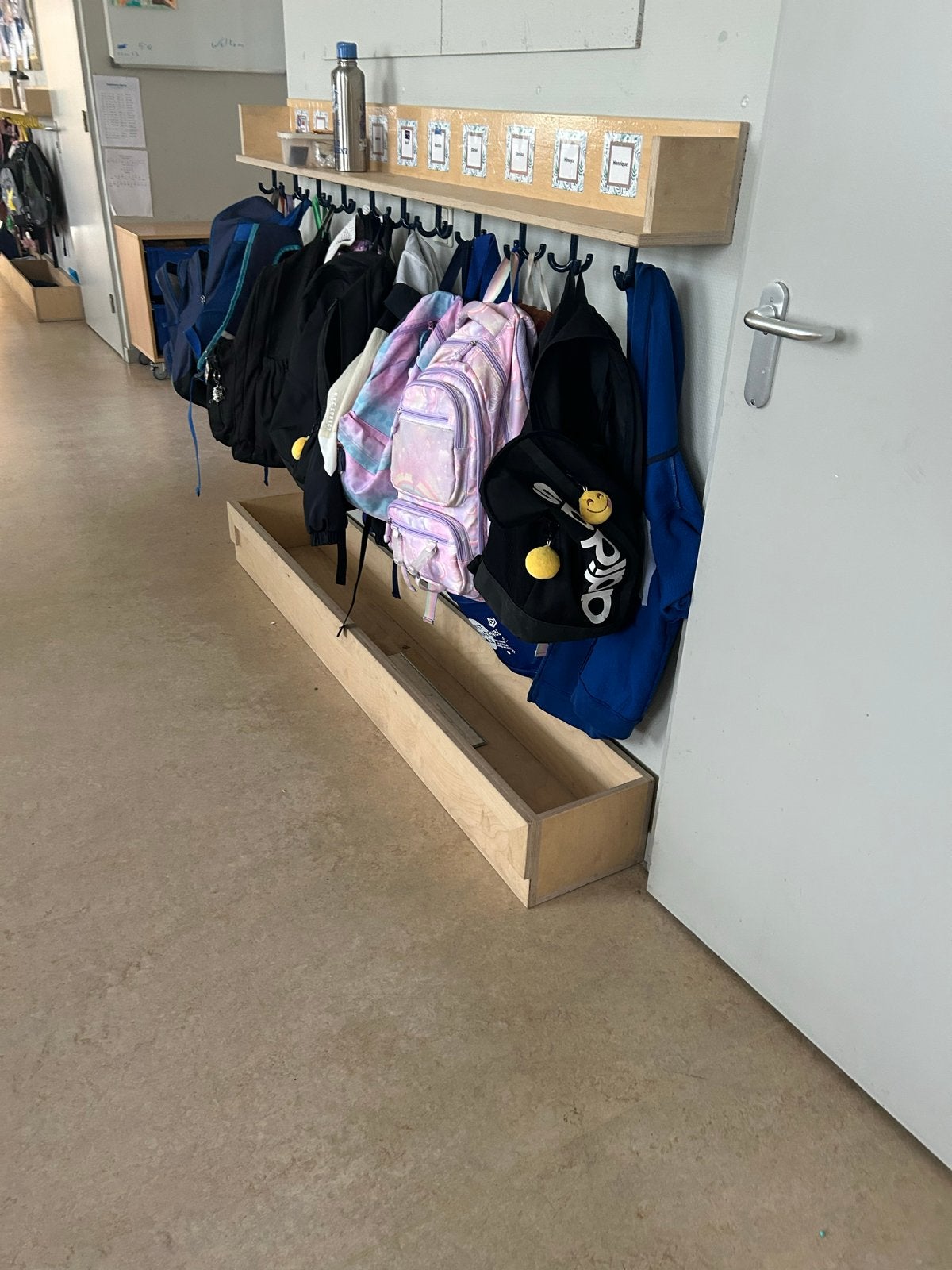 School kapstokken en schoenenbakken, Gebruikt, Minder dan 100 cm, Hout, Ophalen