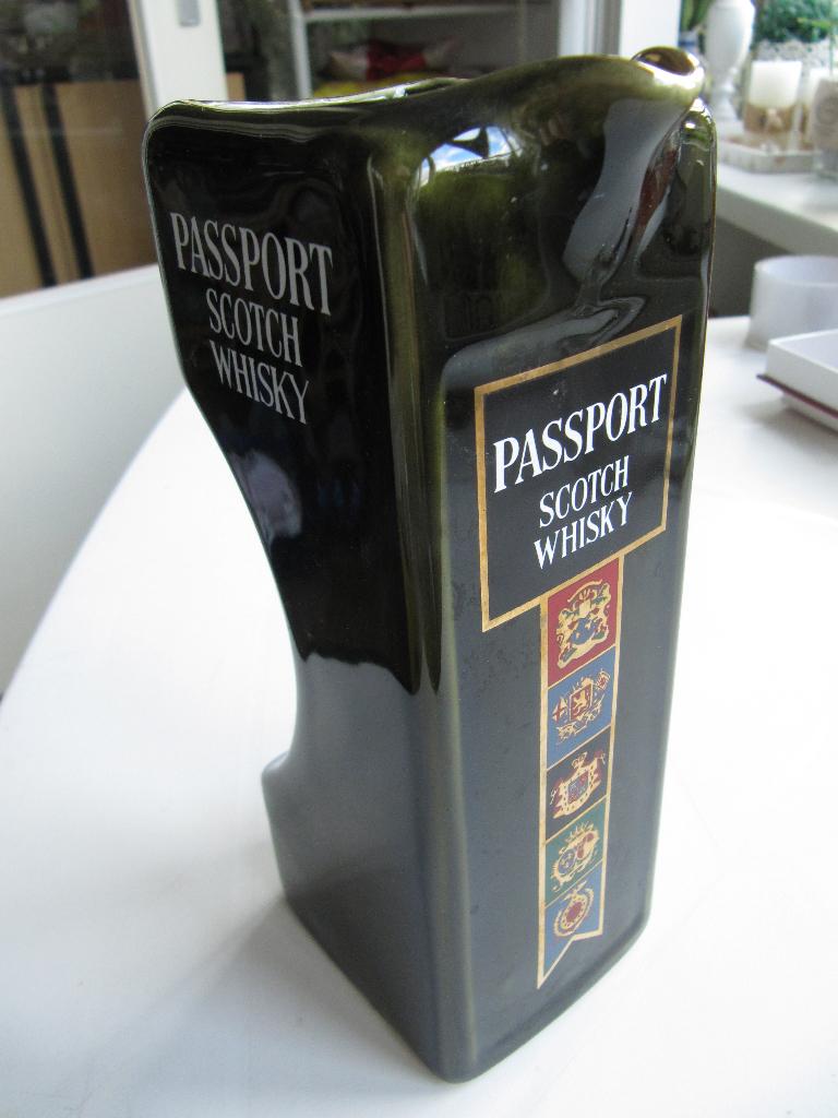 Wade porselein whisky schenkkan, Ophalen of Verzenden