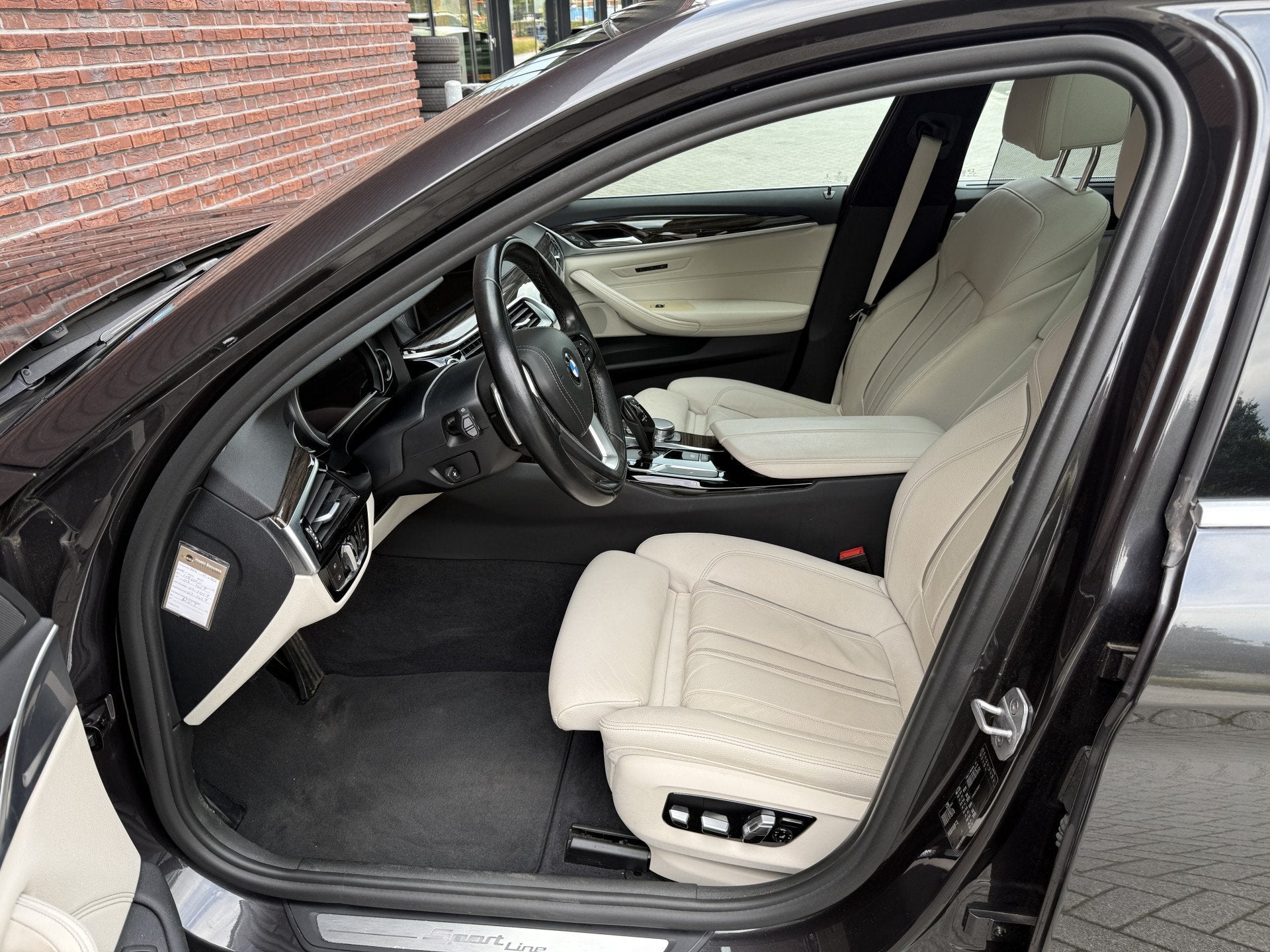 Foto 5 van BMW 5 Serie Touring 520i High Executive Sport Line