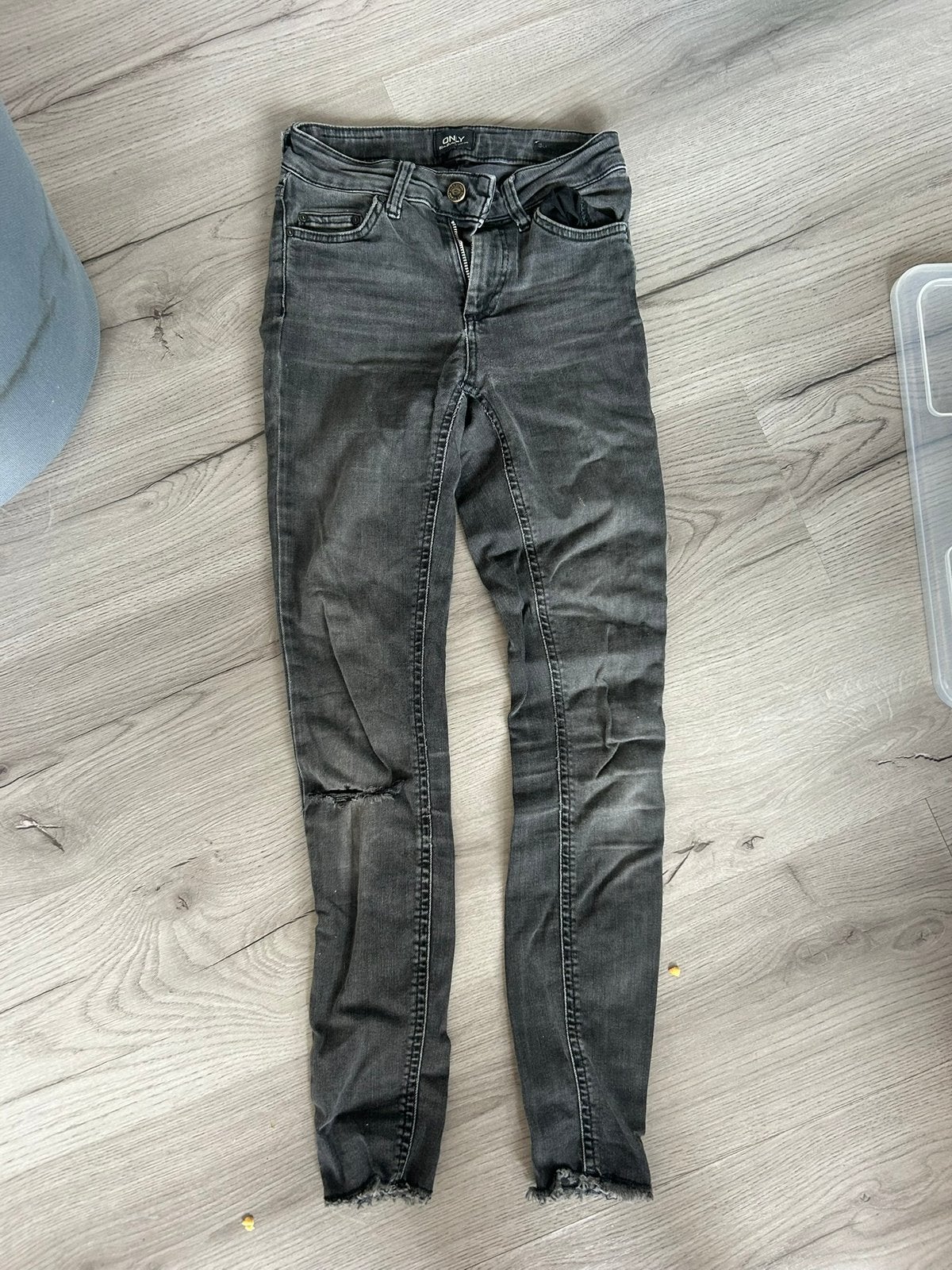 Skinnybroek grijs only maat 32/XS, Ophalen of Verzenden, Zo goed als nieuw, Grijs, W27 (confectie 34) of kleiner