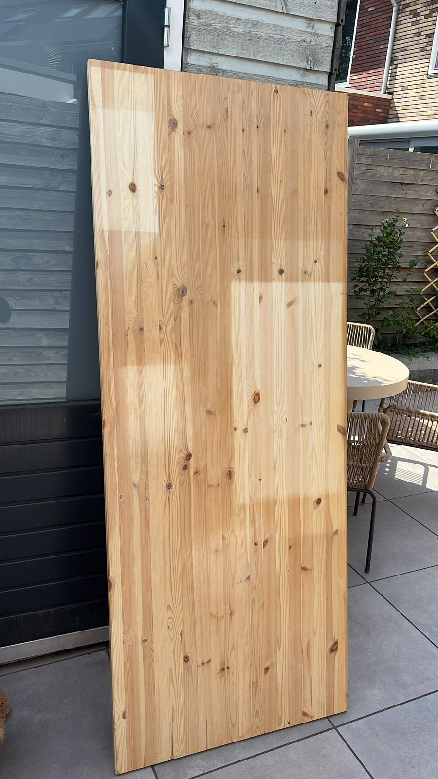 Gratis ophalen: plank 2 meter lang inclusief twee standaards, Tuin en Terras, Schuttingen, Ophalen, Minder dan 3 meter, Zo goed als nieuw