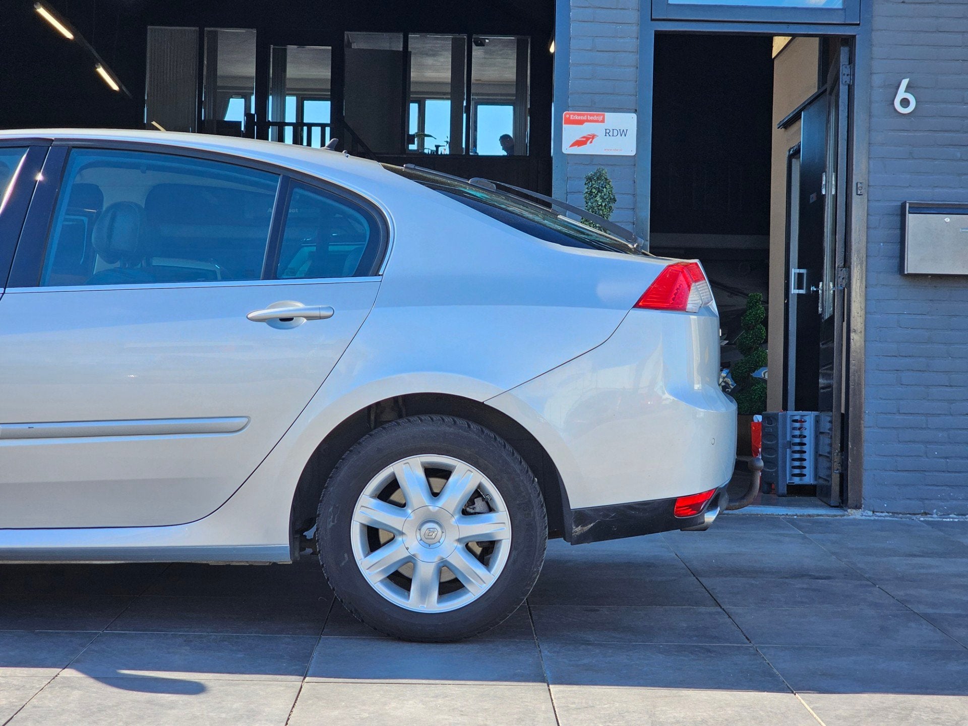 Renault Laguna 2.0 16V T Dynamique|AUT|1e eig|NAP|Cruise|APK, Auto's, Gebruikt, 4 cilinders, Met garantie (alle), Leder en Stof