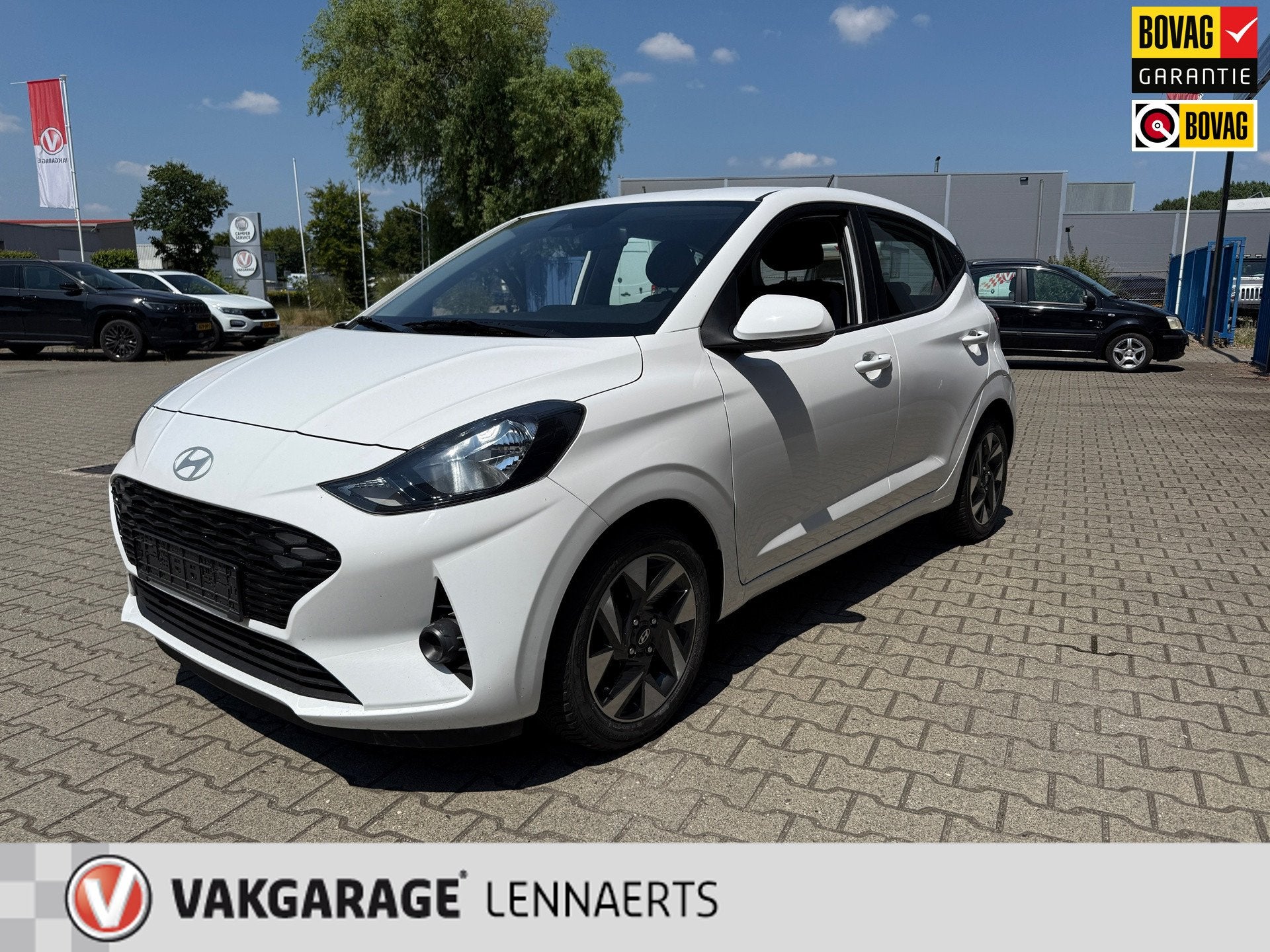 Hyundai I10 1.0 Premium Automaat (BOVAG/RIJKLAARPRIJS), Auto's, Hyundai, 12 maanden, Stof, Zwart, 899 kg