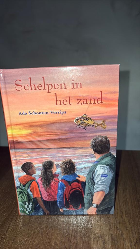 Schelpen in het zand, Ophalen of Verzenden, Zo goed als nieuw