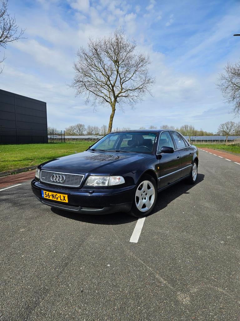 Audi A8 4.2 V8 220KW AUT 4WD 1997 Blauw, Auto's, Automaat, 4172 cc, 8 cilinders, Blauw