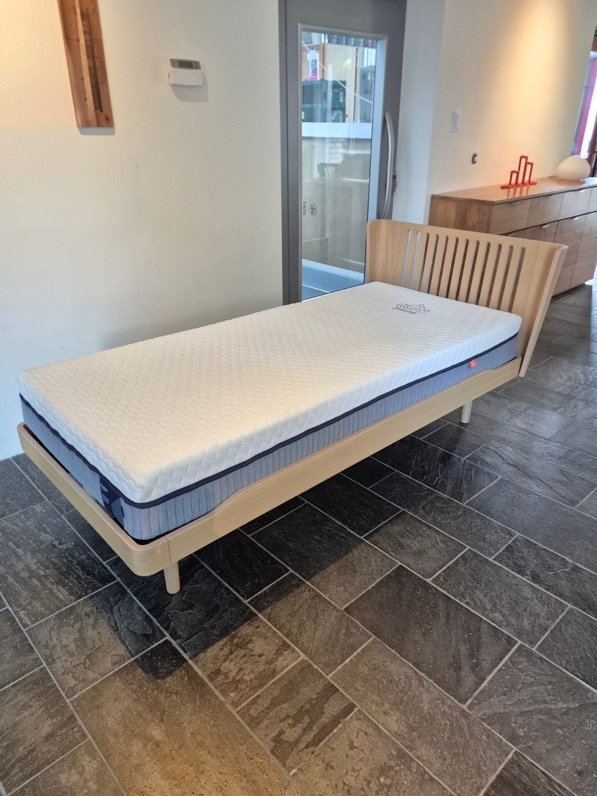 Auping Noa 90x200 Balanced Oak, Ophalen, 90 cm, Eenpersoons, Zo goed als nieuw