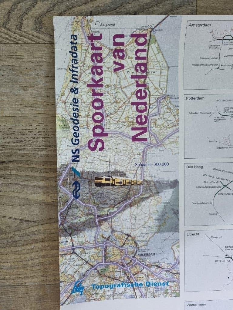 Spoorkaart van Nederland - NS Geodesie & Infradata 1998, Verzamelen, Ophalen of Verzenden, Zo goed als nieuw, Trein, Kaart of Prent