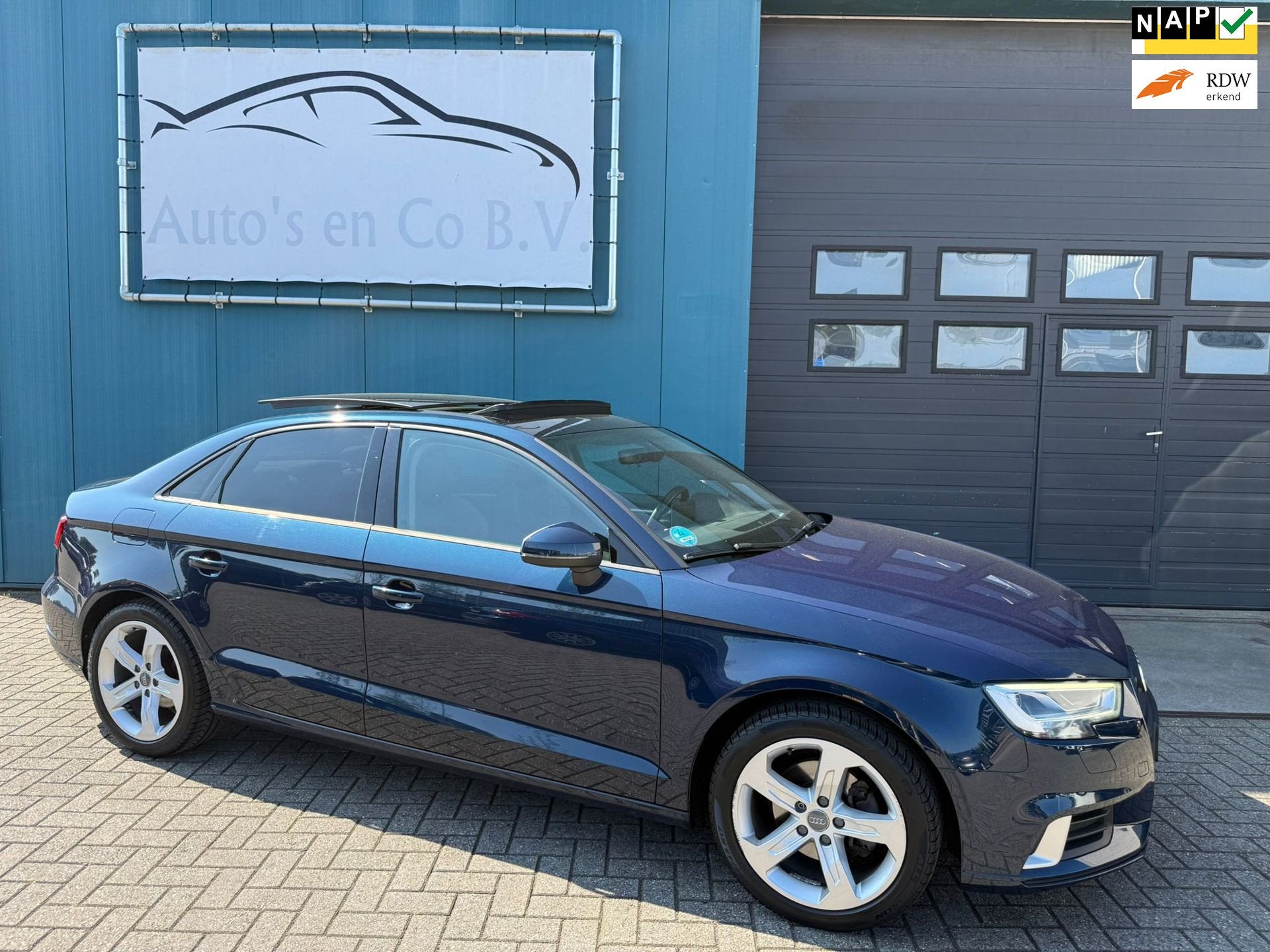 Audi A3 Limousine 1.0 TFSI Sport Lease Edition Panoramadak e, Auto's, Audi, Voorwielaandrijving, Gebruikt, Euro 6, Blauw