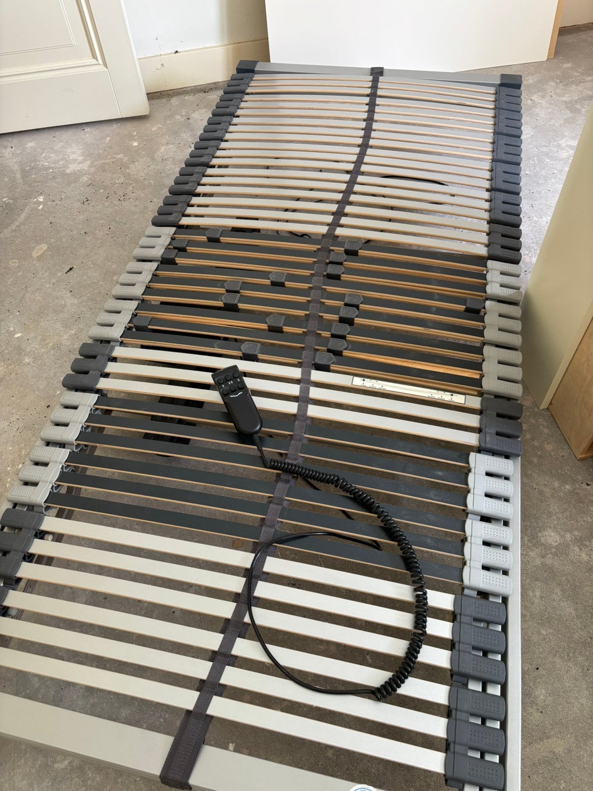2x elektrische lattenbodems, Ophalen, 90 cm, Eenpersoons, Zo goed als nieuw