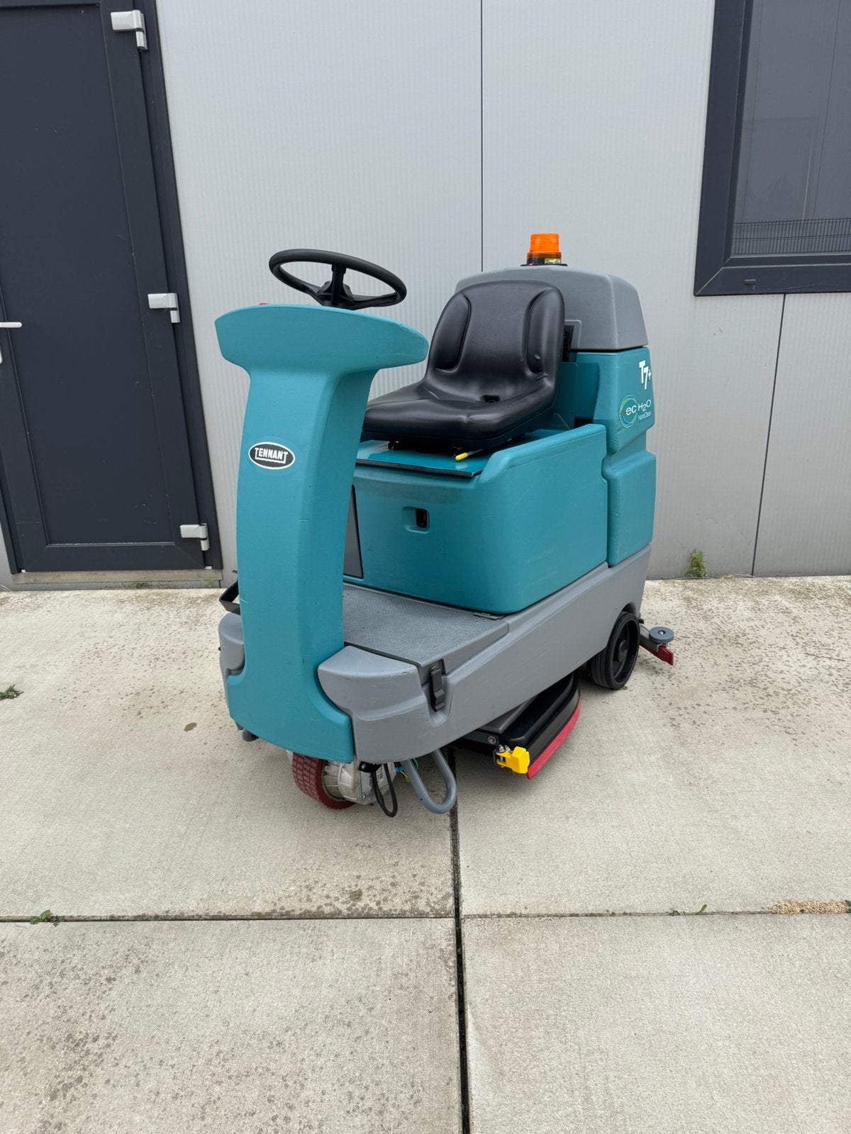 Tennant T7 schrobzuig machine gereviseerd, Ophalen, Zo goed als nieuw, Schrobmachine
