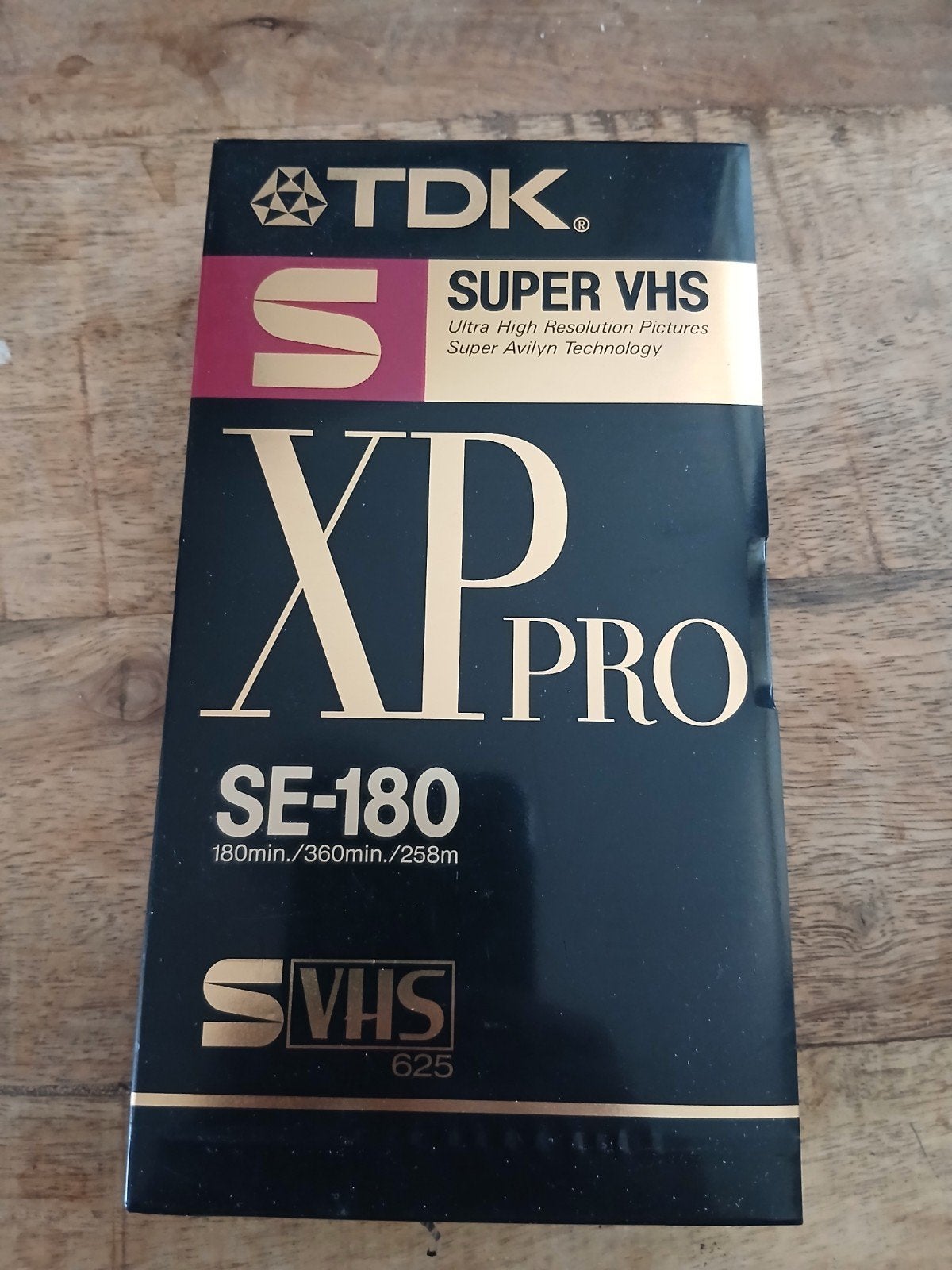 SUPER VHS TAPE IN SEAL * XP PRO * SE-180, Audio, Tv en Foto, Videospelers, Ophalen of Verzenden, Nieuw, Videoband