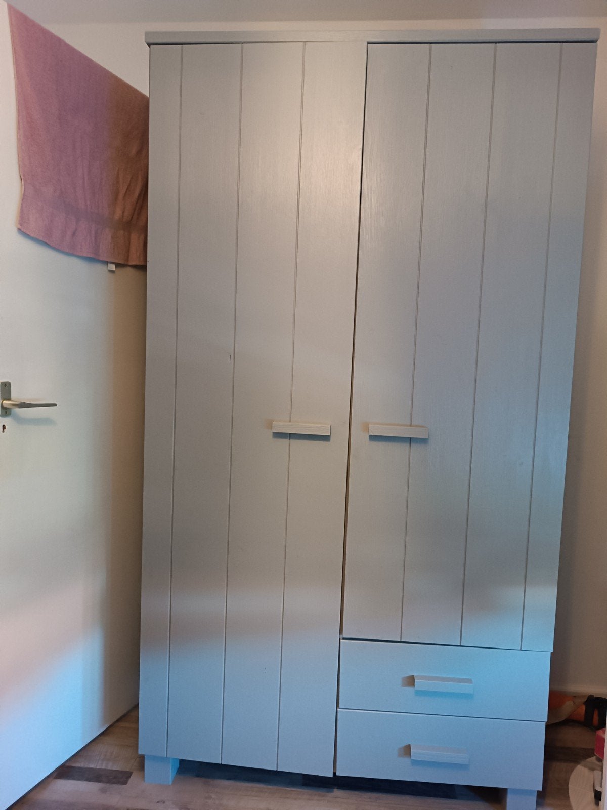 WOOOD Dennis kast met laden grenen betongrijs, Gebruikt, 100 tot 150 cm, Modern, Scandinavisch, 200 cm of meer