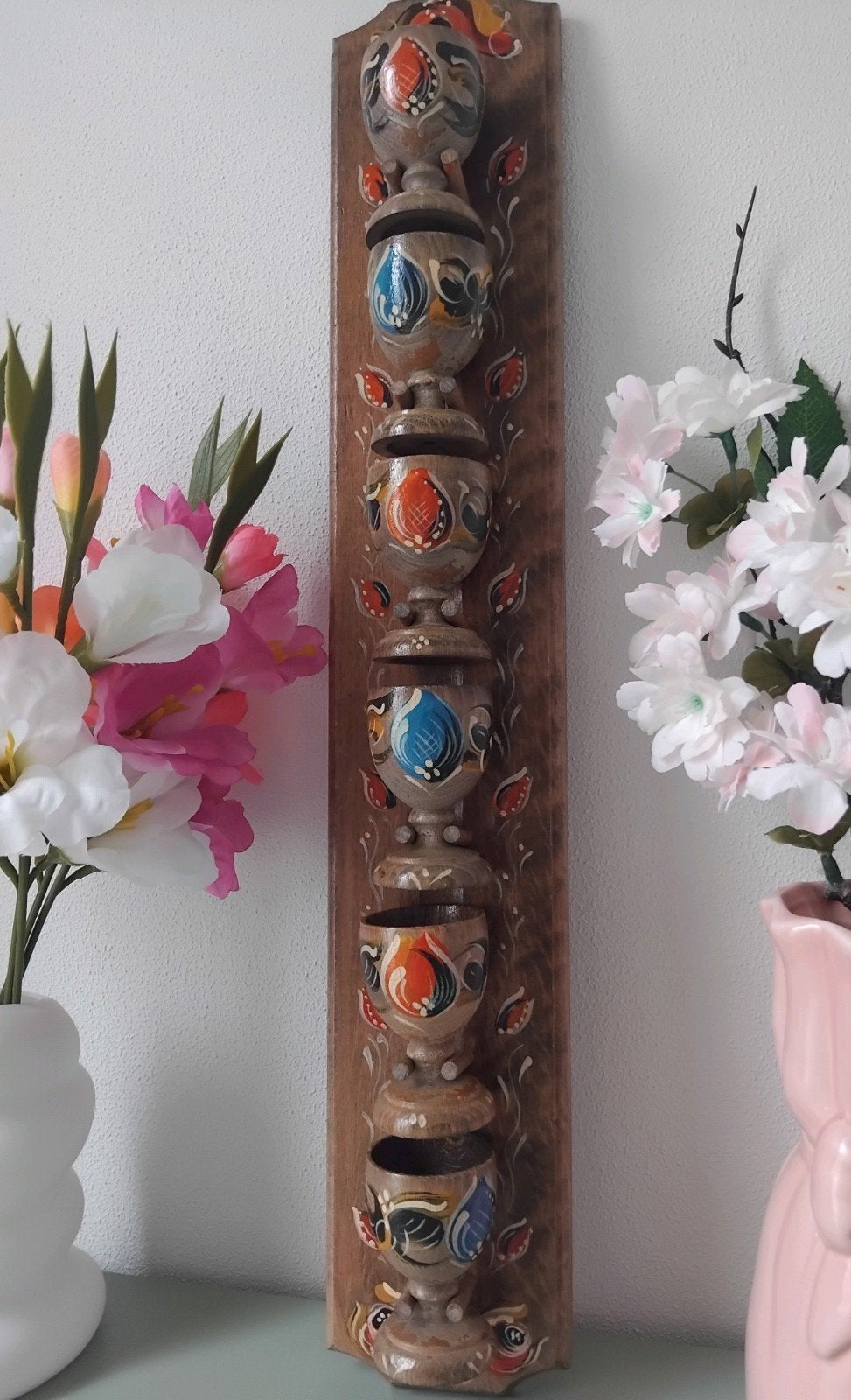 🥚Vintage 🥚6x Eierdopjes 🥚+ Wandhouder 🥚Handbeschilderd, Verzenden