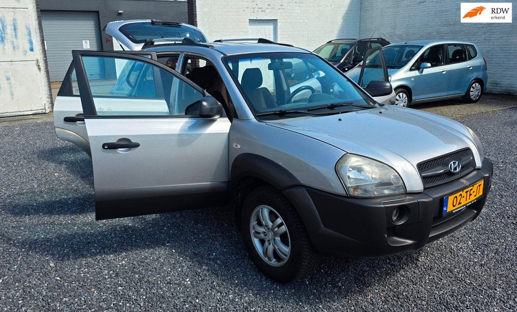 Hyundai Tucson 2.0i Active Airco Nette auto, Stof, Gebruikt, Zwart, 4 cilinders