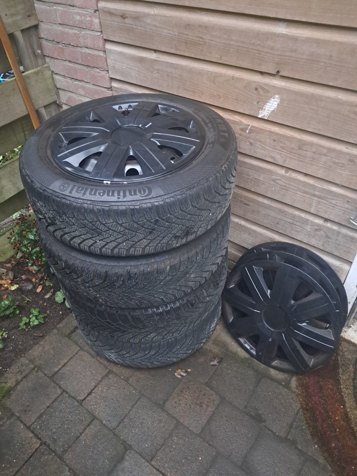 Winterbanden SEAT ibiza sport Continental 185/6, Auto-onderdelen, Gebruikt, 15 inch, Banden en Velgen, Personenwagen