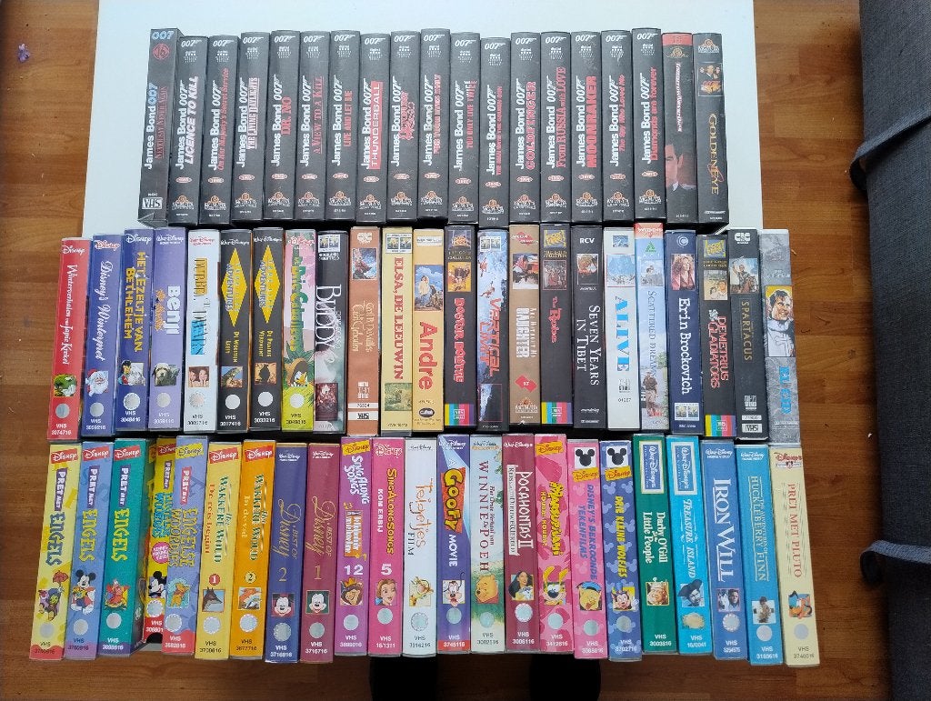 Videobanden (VHS) 65 stuks + Videorecorder en Scartkabel, Alle leeftijden, Ophalen, Gebruikt, Overige genres