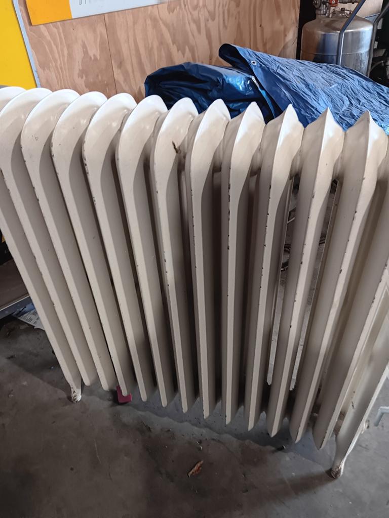 Gietijzeren radiator., Doe-het-zelf en Verbouw, Verwarming en Radiatoren, Ophalen, 60 tot 150 cm, Radiator, 30 tot 80 cm