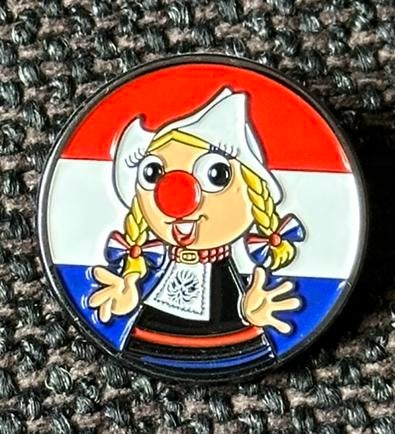 Efteling pin Carnaval Festival Nederland, Ophalen of Verzenden, Zo goed als nieuw, Button of Speldje