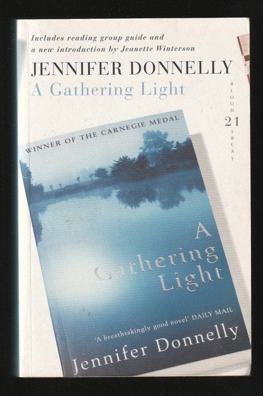 A GATHERING LIGHT - by Jennifer Donnely, Ophalen of Verzenden, Zo goed als nieuw