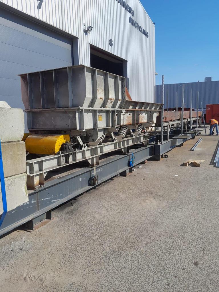 Mobiele sorteerband met schudzeef bouw en sloop afval, Ophalen