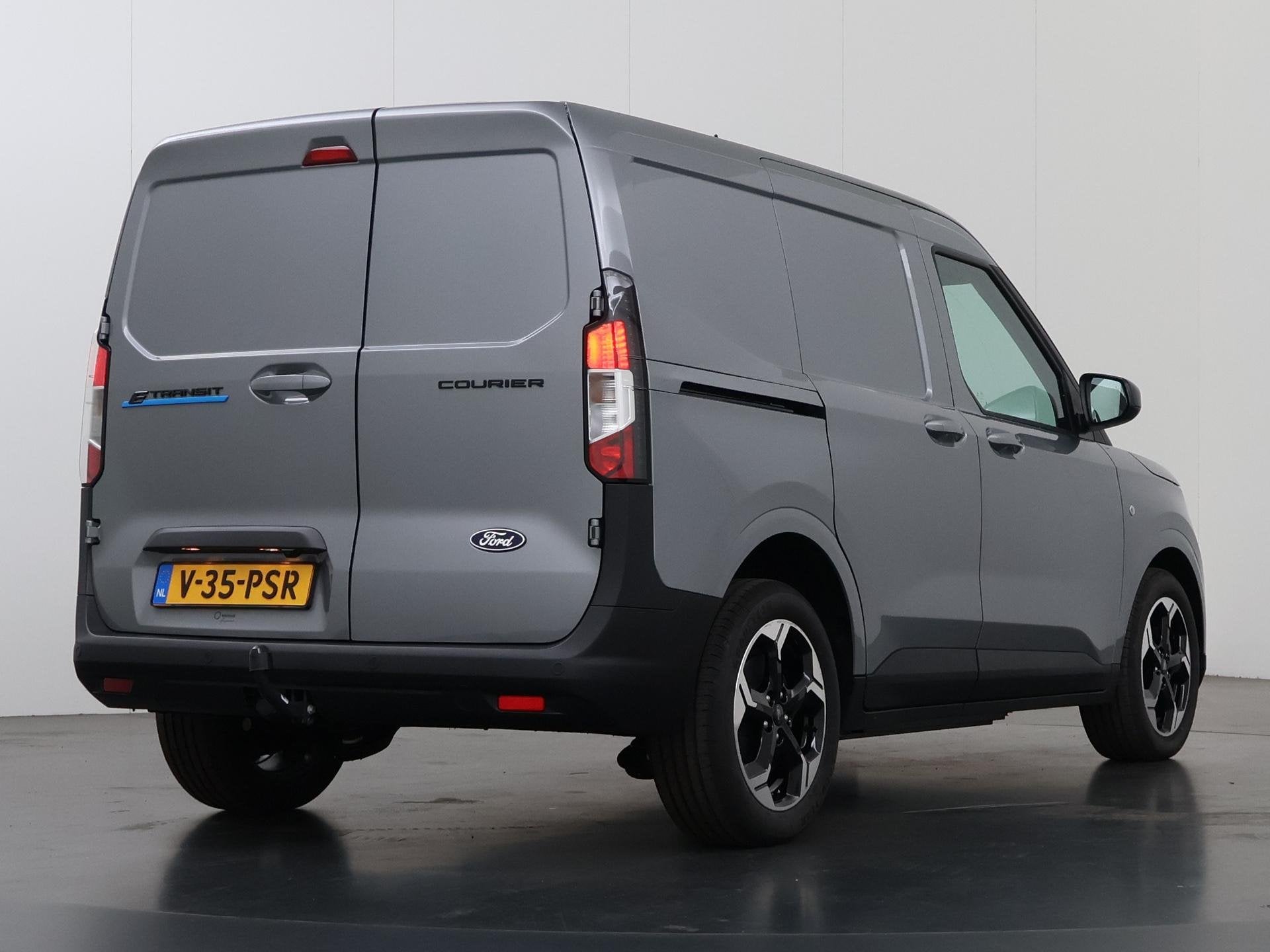 Ford E-Transit Courier Limited 44 kWh | Trekhaak | 300 KM RA, Gebruikt, 44 kWh, 1524 kg, Grijs