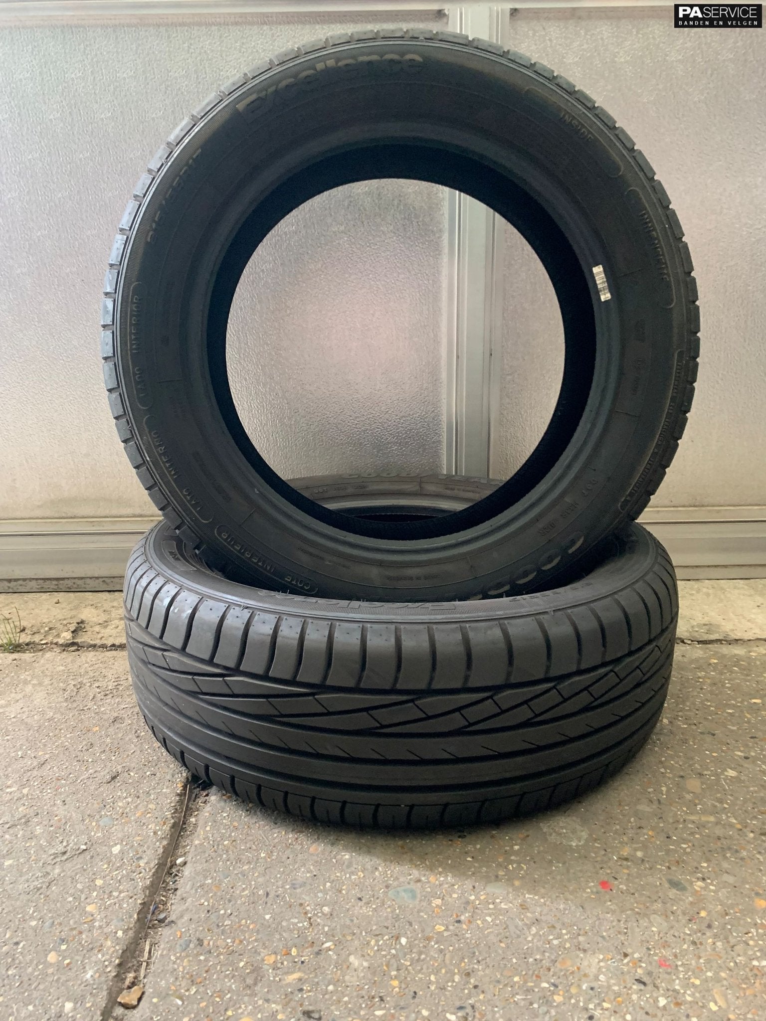 2x Goodyear  215 55 17 zomerbanden met 6.8 mm, Gebruikt, Velg(en), -, -
