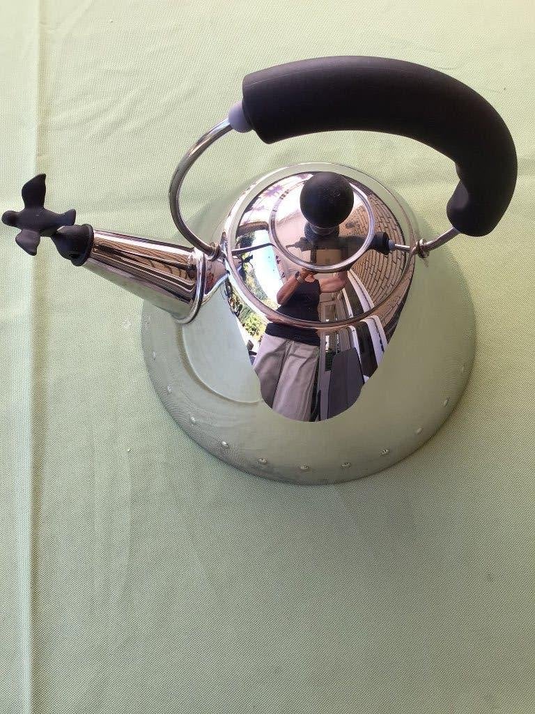 Alessi fluitketel, Huis en Inrichting, Keuken | Keukenbenodigdheden, Theepot/fluitketel, Zilver, Ophalen of Verzenden, Zo goed als nieuw