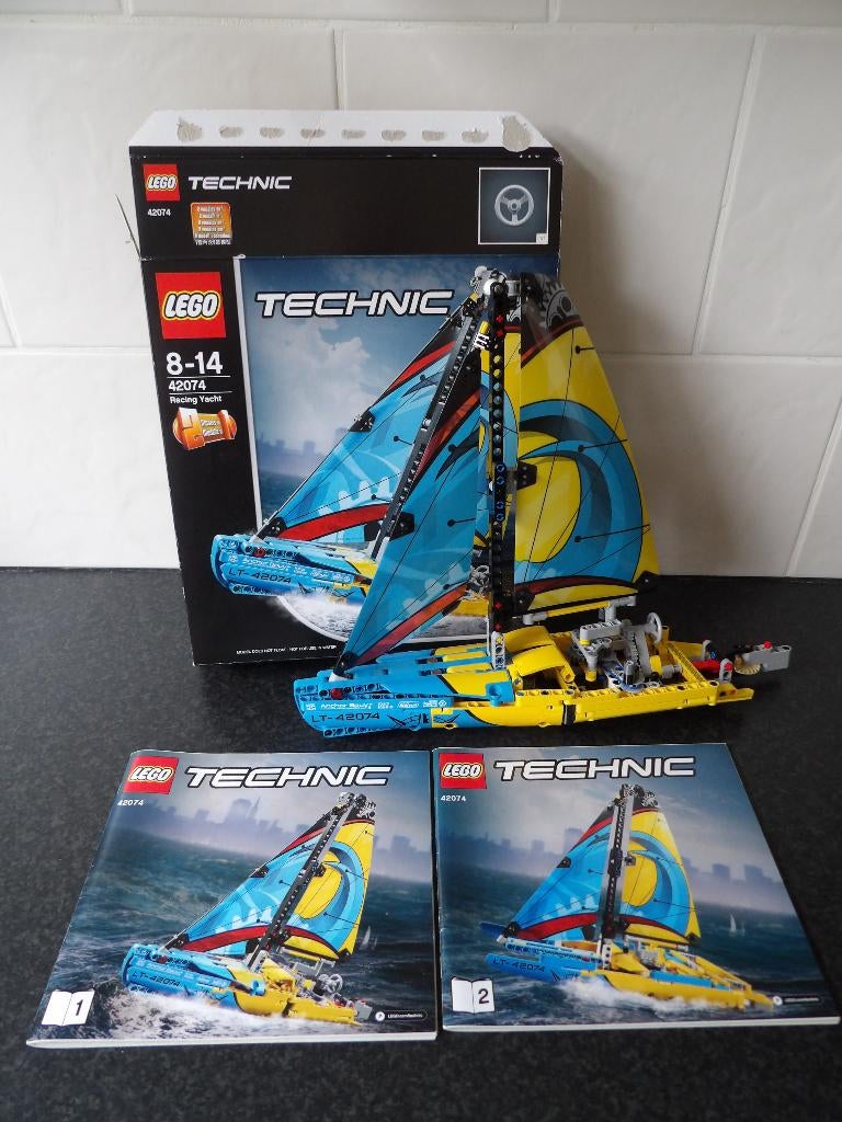 als nieuw Lego Technic 42074 Racejacht incl doos + boekjes, Compleet, Lego, Ophalen of Verzenden, Zo goed als nieuw
