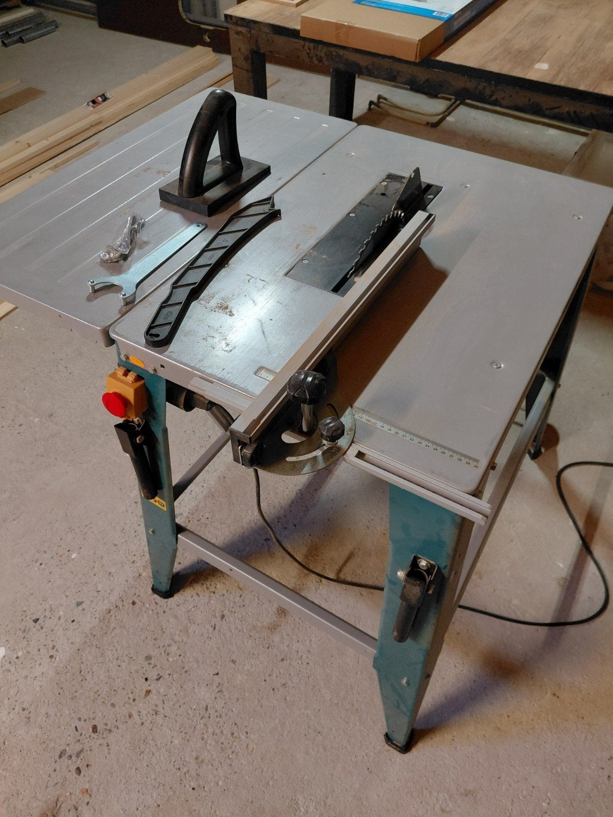 Makita Cirkelzaag 2712 - weinig gebruikt, Ophalen, Gebruikt, Cirkelzaag, 70 mm of meer