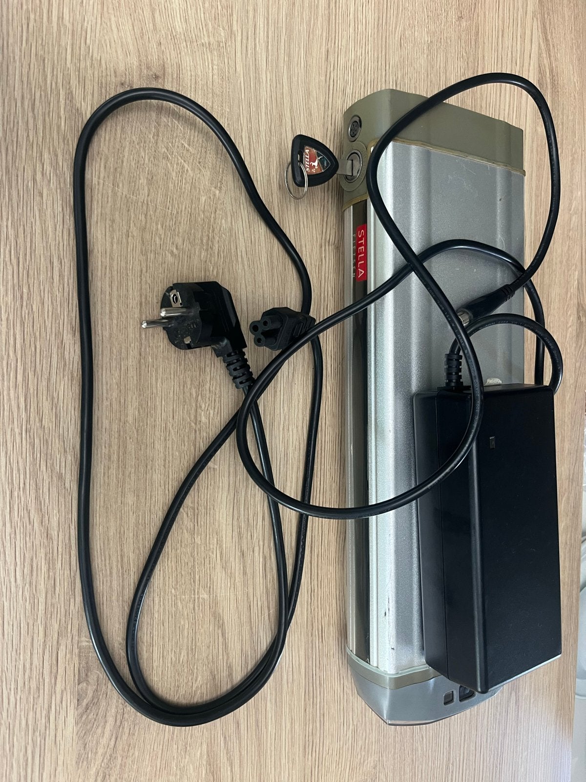 Stella Livorno fietsaccu 28”/7V/S/11Ah met lader en sleutel, Gebruikt