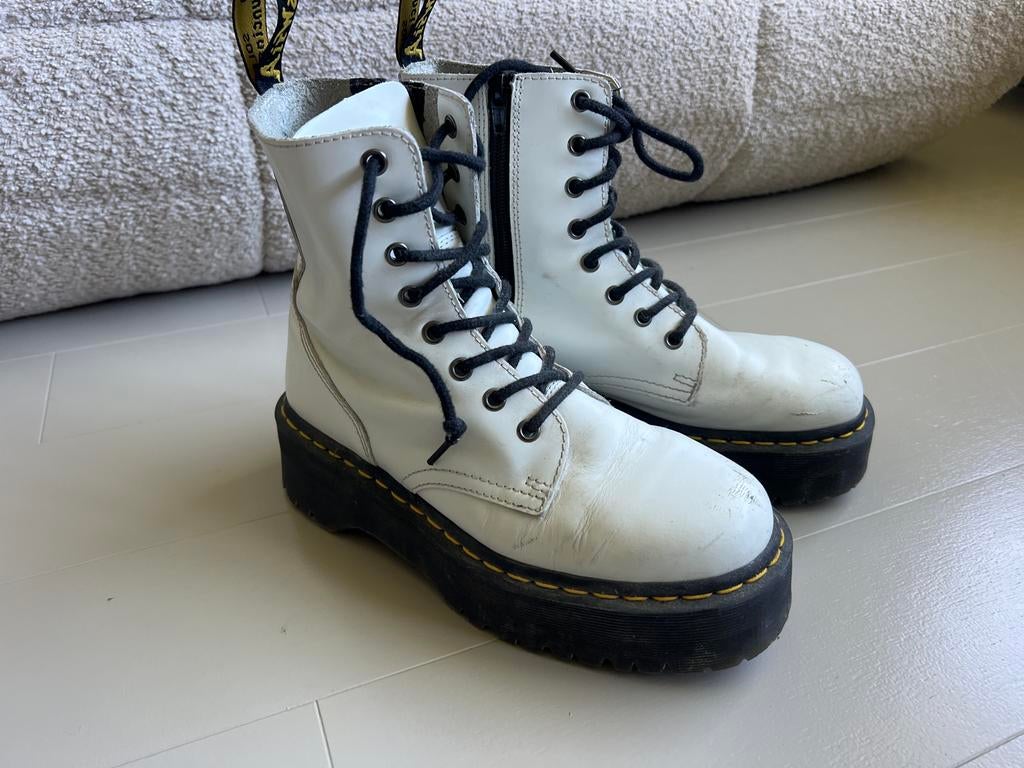 Dr. Martens Witte Schoenen Maat 39, Kleding | Dames, Schoenen, Wit, Lage of Enkellaarzen, Ophalen of Verzenden, Gedragen