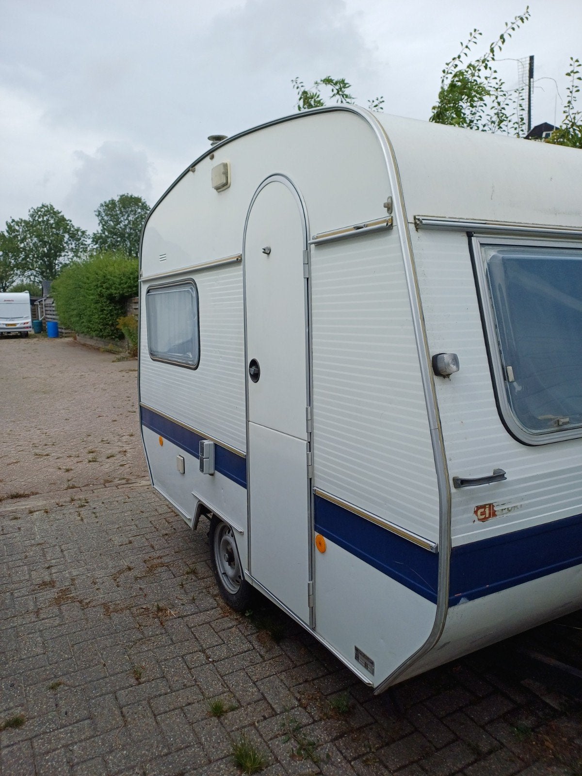 Compacte caravan met voortent en luifel, compleet uitgerust, Particulier, Luifel
