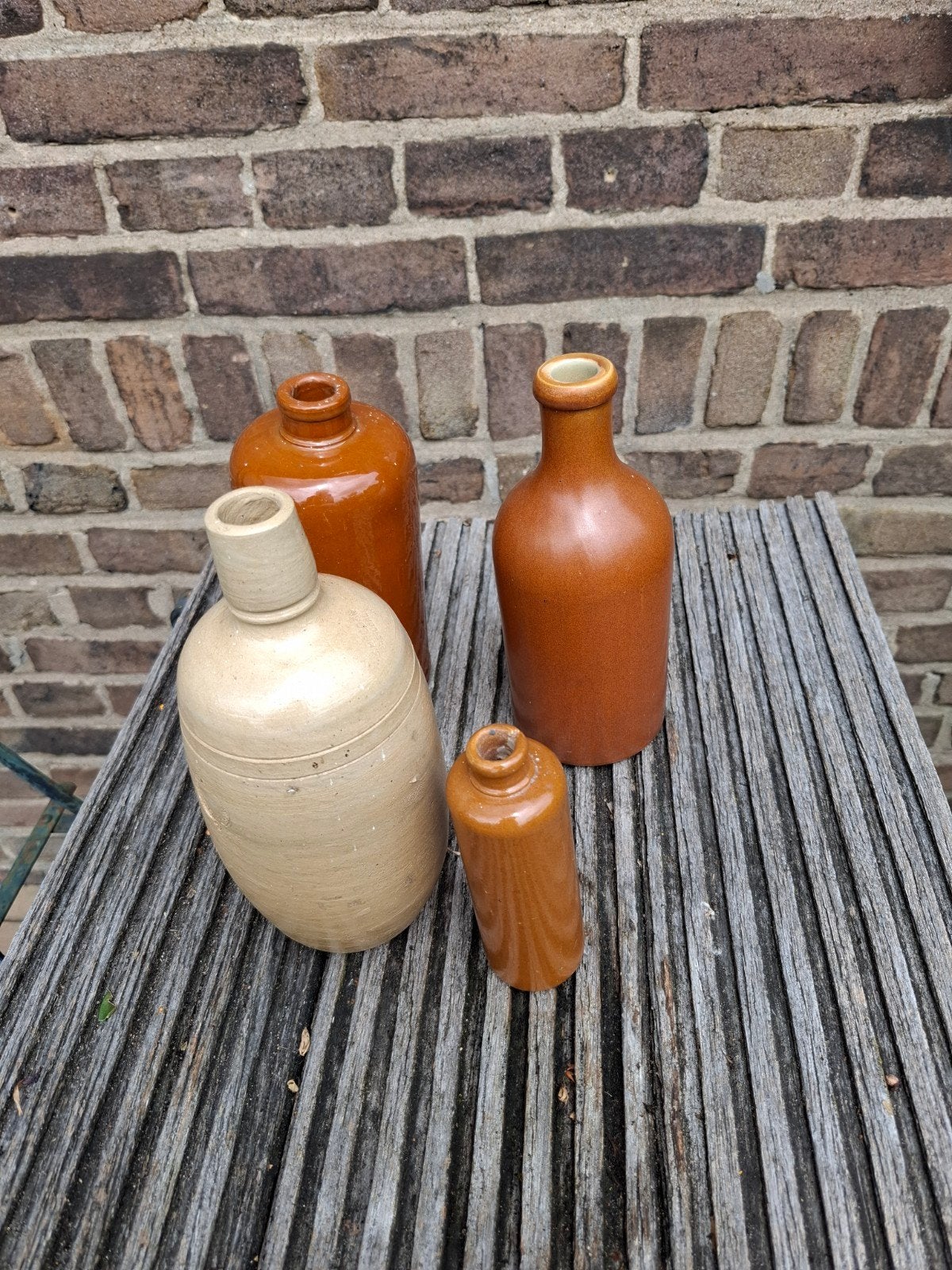 4 stenen kruiken, Ophalen