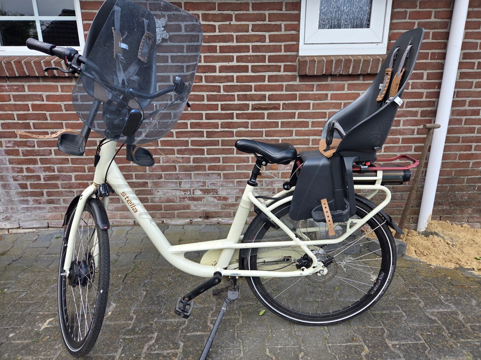 Stella Fiets met kinderzitjes voor en achter, Fietsen en Brommers, Fietsen | Dames | Damesfietsen, Velgrem, Ophalen, Overige merken