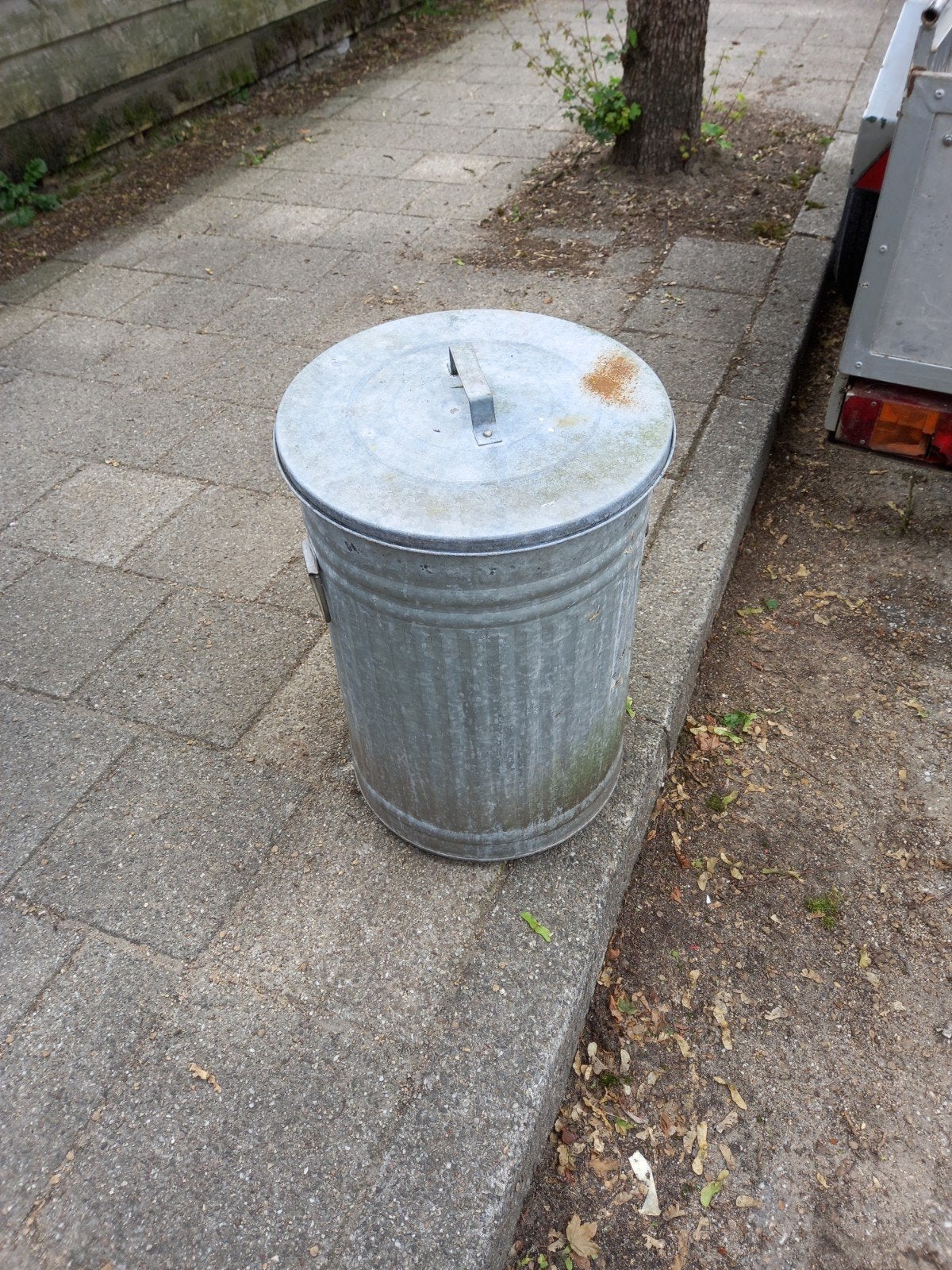 Gegalvaniseerde metalen vuilnisbak met deksel, Huis en Inrichting, Woonaccessoires | Prullenbakken, Gebruikt, 50 tot 75 cm, 40 liter of meer