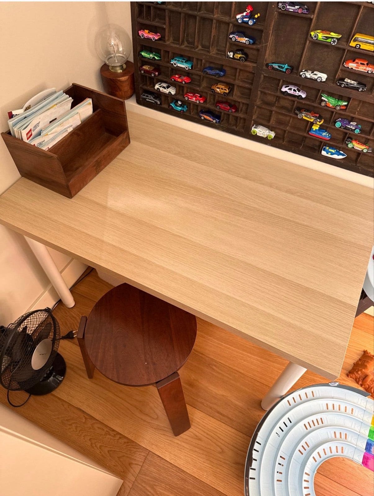 IKEA bureau 100x60 cm met verstelbare poten, Ophalen, Hout, In hoogte verstelbaar, Zo goed als nieuw