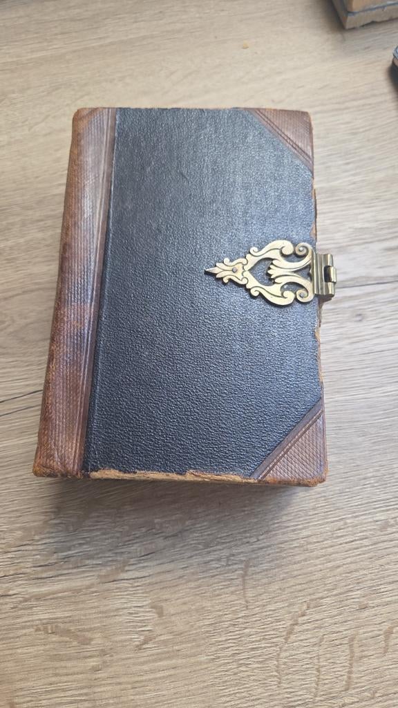 Antieke Bijbel met slot - De Gansche Heilige Schrift, Antiek en Kunst, Ophalen of Verzenden, Statenvertaling