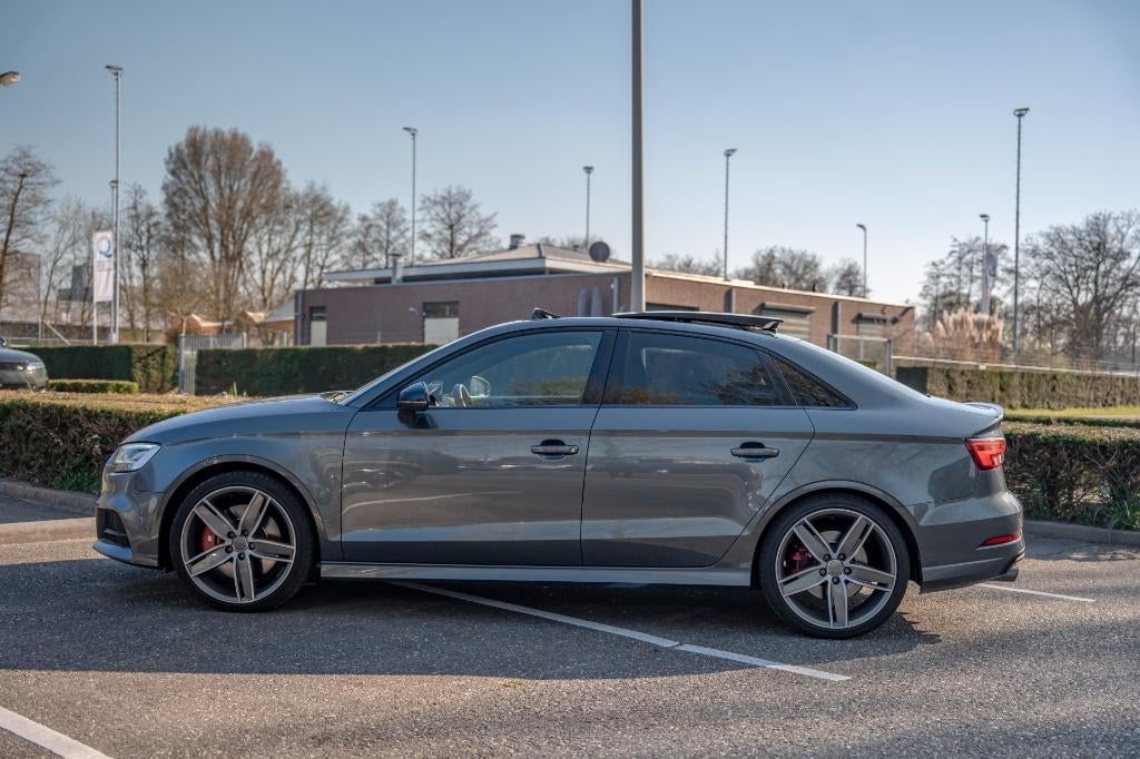 Audi A3/S3 Limo S-Tronic Quattro 310PK -ACC-B&O-MATRIX LED, Automaat, Euro 5, Zwart, 4 cilinders