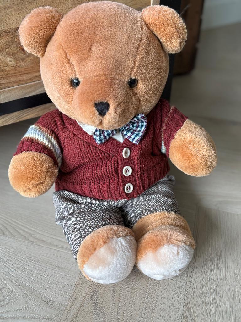 Beer Bob van de Bijenkorf, Verzamelen, Beren en Cherished Teddies, Ophalen of Verzenden, Zo goed als nieuw, Stoffen beer, Overige merken