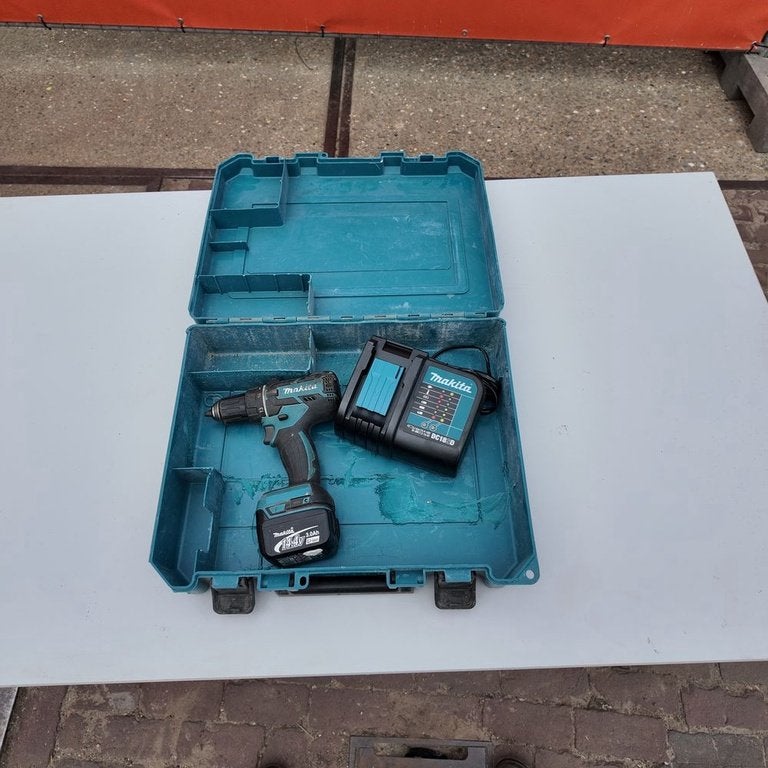 Makita accuboormachine, Zakelijke goederen, Machines en Bouw | Kranen en Graafmachines, Graafmachine