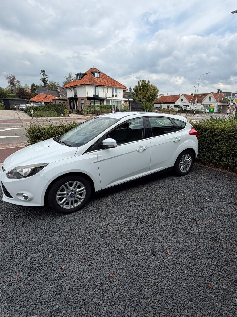 Foto 3 van Ford Focus 1.0 Ecoboost 92KW 5D 2013 Wit
