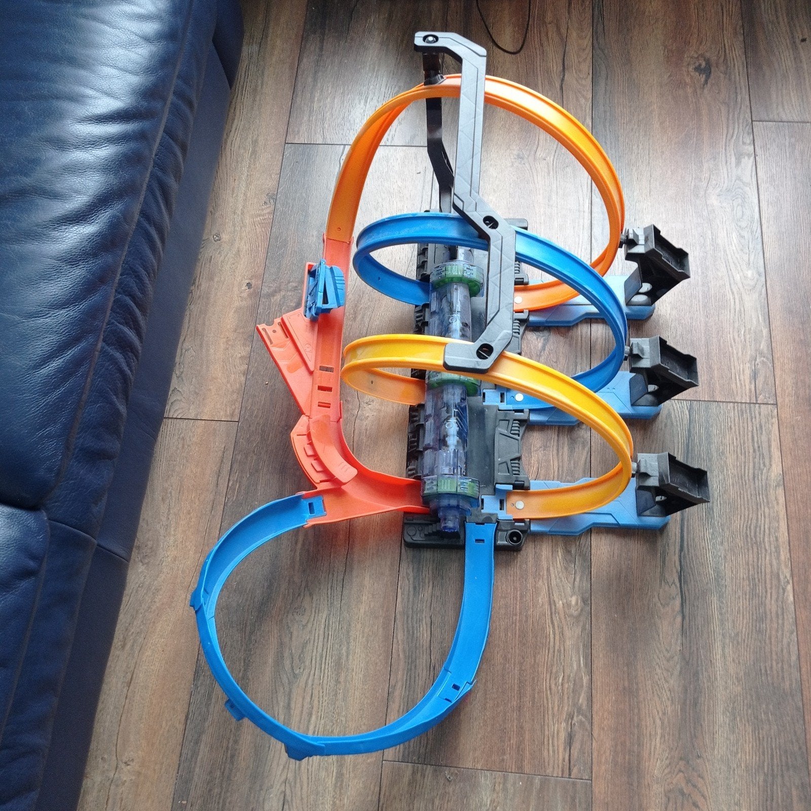 Hot Wheels Spiraal Crash Baanset met gemotoriseerde boosters, Ophalen, Gebruikt, Jongen of Meisje