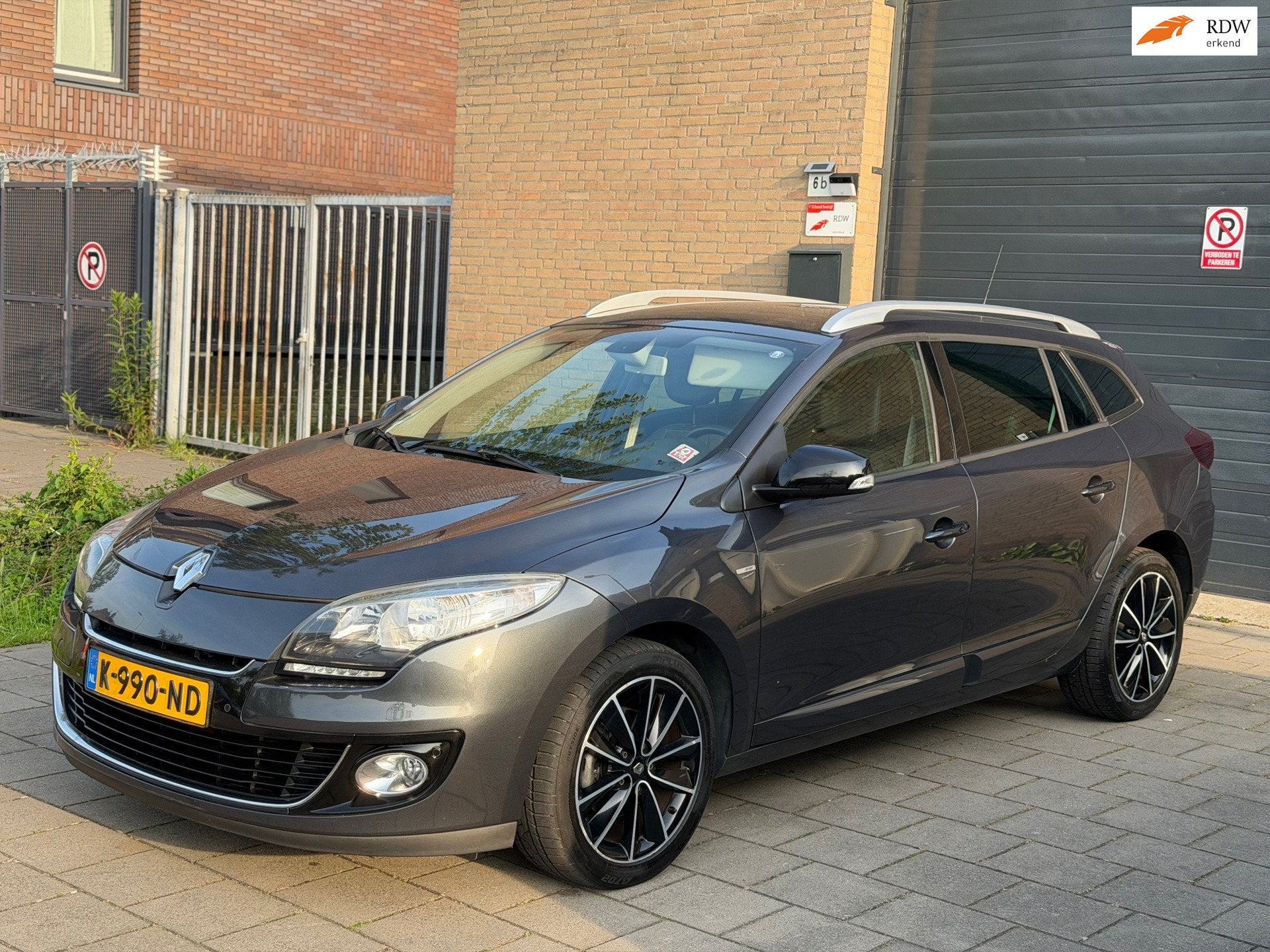 Renault Mégane Estate 1.2 TCe Bose SartStop Apk Clima Cruis, Auto's, Voorwielaandrijving, Gebruikt, Zwart, 4 cilinders