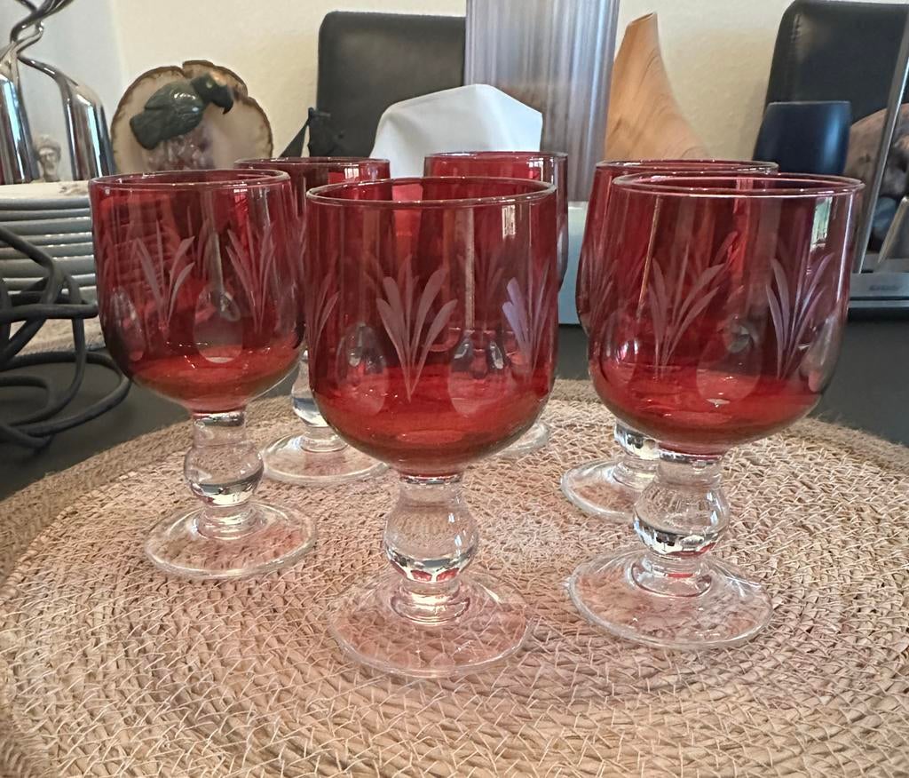 Boheemse glazen met cranberry/rood design nieuw, Antiek en Kunst, Antiek | Glas en Kristal, Ophalen of Verzenden
