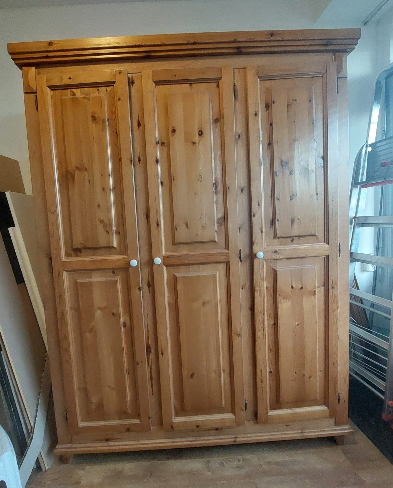 Kleding / Opbergkast, Huis en Inrichting, Kasten | Kledingkasten, Ophalen of Verzenden, Gebruikt, Grenenhout, Met deur(en)