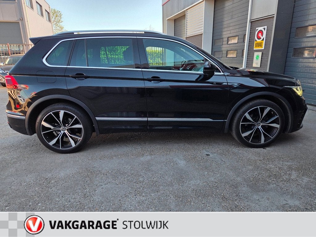 Volkswagen Tiguan 1.5 TSI R-Line Business+ Automaat, Panoram, 1441 kg, 4 cilinders, 150 pk, Leder en Stof