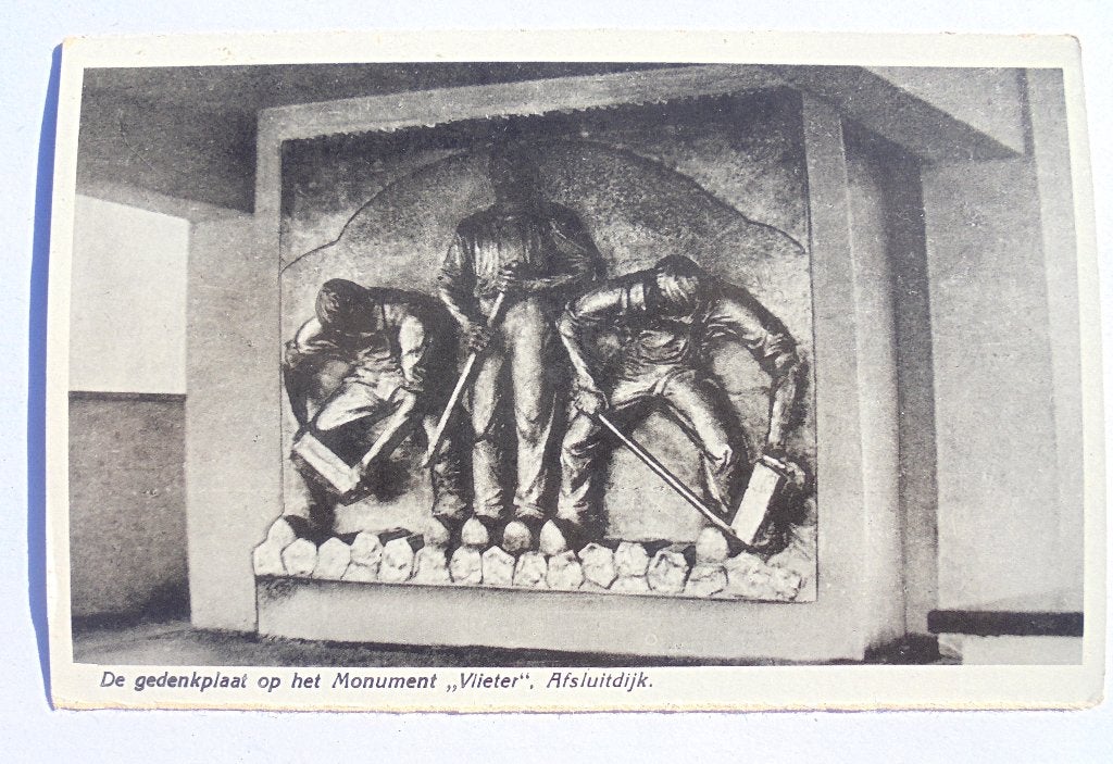 Gedenkplaat op het Monument "De Vlieter" op de Afsluitdijk., Verzamelen, Ansichtkaarten | Nederland, Ophalen of Verzenden, 1920 tot 1940
