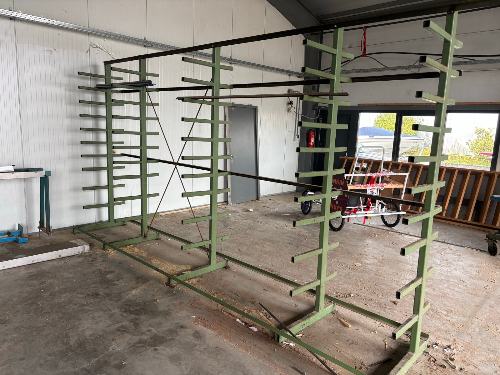 Robuust draagarmstelling voor opslag van lange materialen, Ophalen