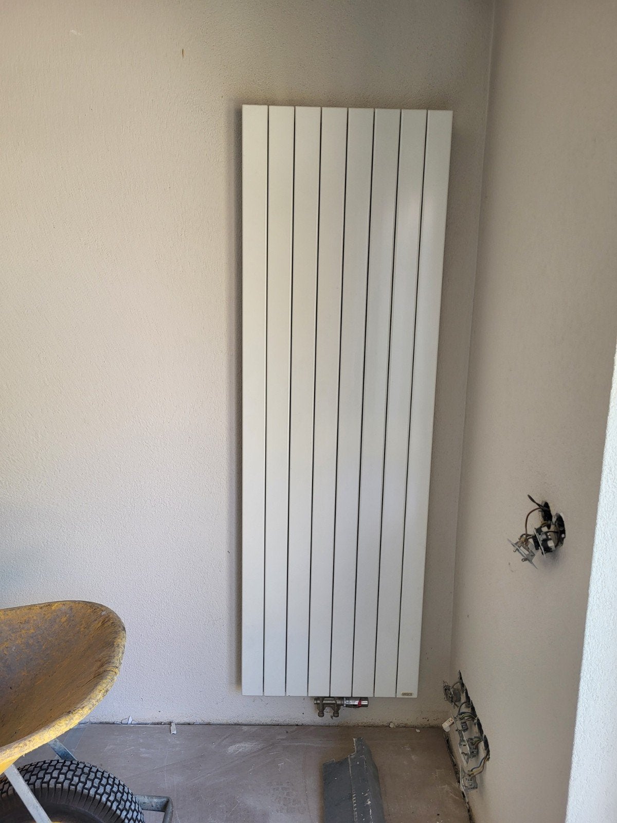 Moderne verticale radiator, wit, Gebruikt, Radiator, Minder dan 60 cm, Ophalen of Verzenden