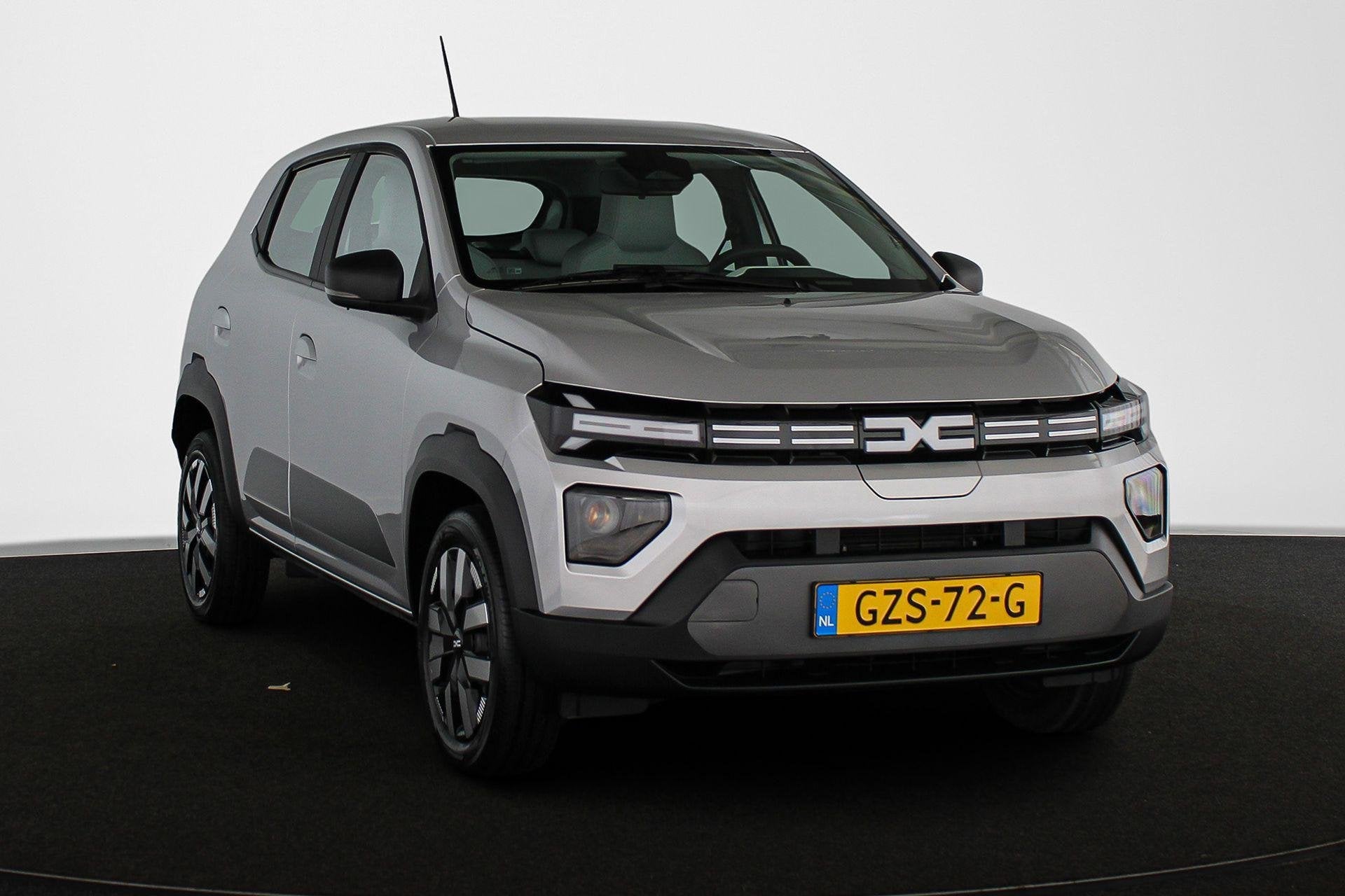 Dacia Spring Expression 65 26.8 kWh Camera Navigatie Apple C, Auto's, Stof, Gebruikt, 4 stoelen, Origineel Nederlands